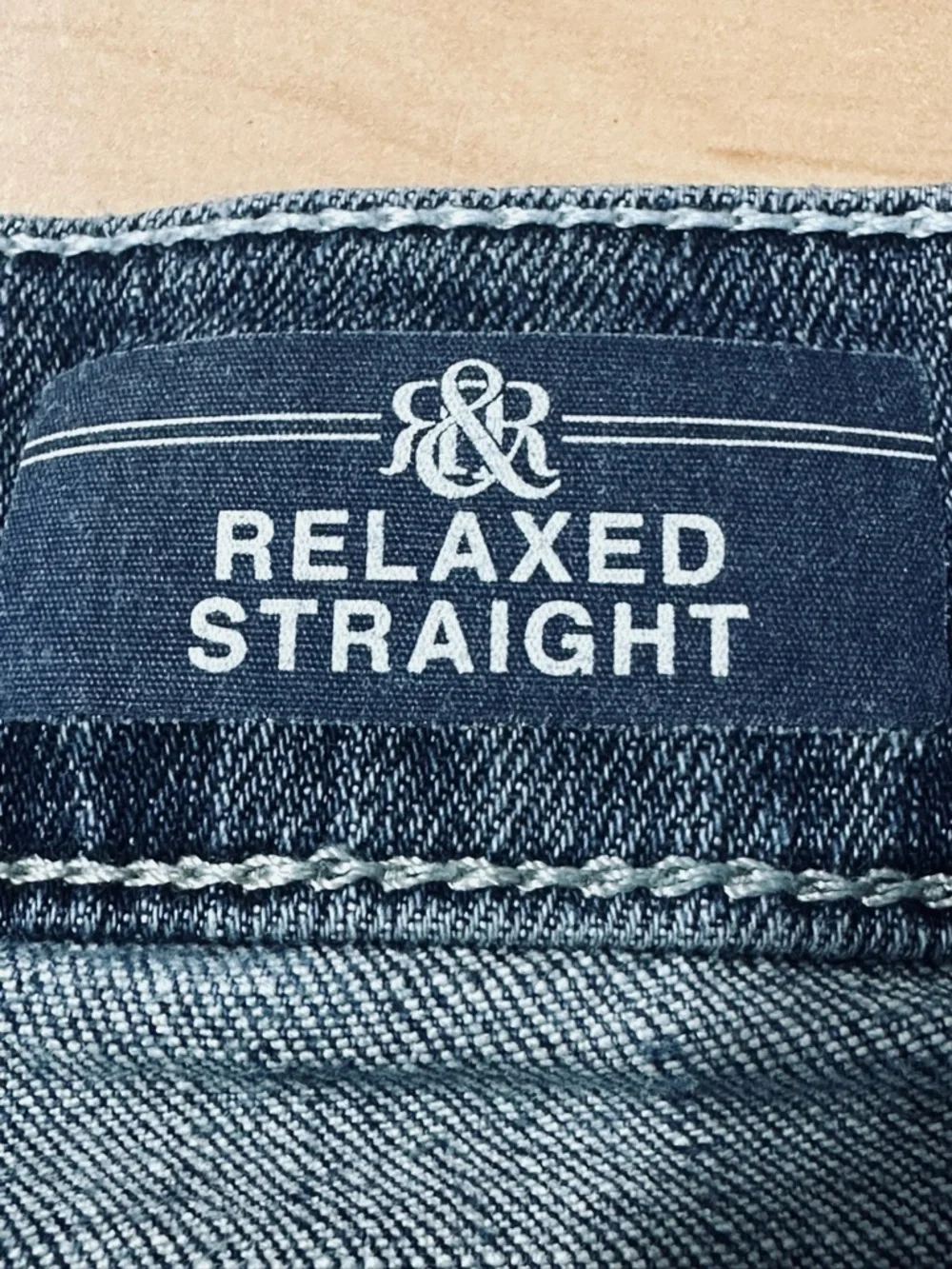 Rock & Republic Mens 33X30 Relaxed Straight Leg Denim Jeans Distressed Stretch